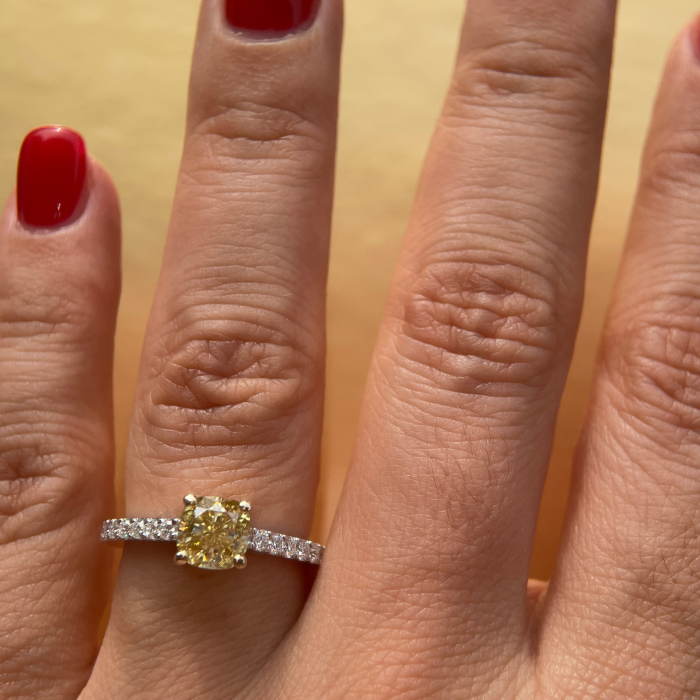 GRYMC60A-1 anillo compromiso moissanita diamante amarillo cojín farogems FARO para toda la vida España Barcelona mejor precio calidad rebajas descuento