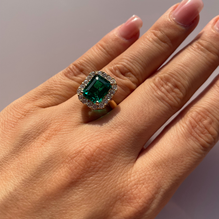 2,86 ct Emerald ring with moissanite halo 0,54 ct DEW* - FARO para toda la vida