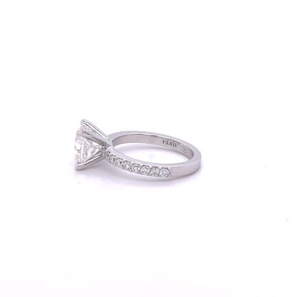 Cushion cut moissanite diamond alternative affordable engagement ring ethical anillo compromiso brillante lujo Faro Farogems